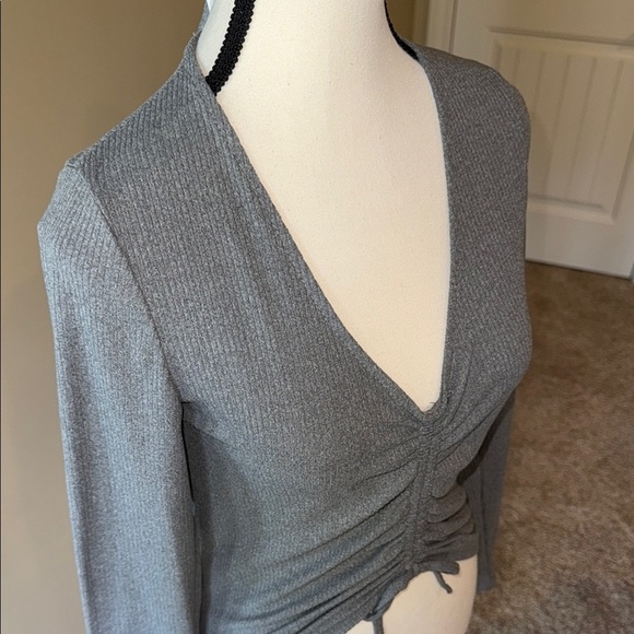 Streetwear Society Cropped Sweater Grey V-neck Ruched Drawstring Long Sleeve Top - Picture 3 of 10